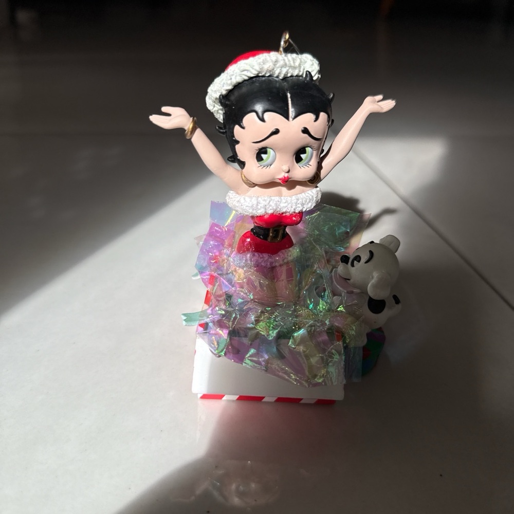 Festive Betty Boop Ornament/Figurine with Dog. - Picture 6 of 6